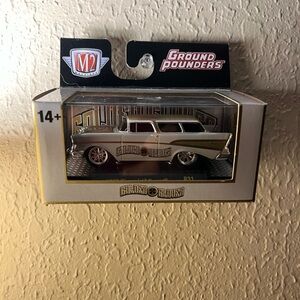 M2 Machines Ground Pounders Silver Die-Cast Car